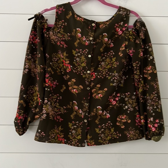 LAUREN Conrad XS Floral ColdShoulder Back ButtonUp Top Brown Floral pat… - Picture 6 of 13